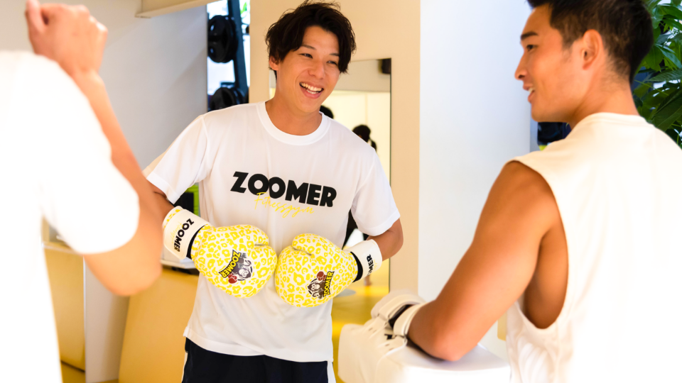 現役格闘家から本格的な格闘技を学べます。